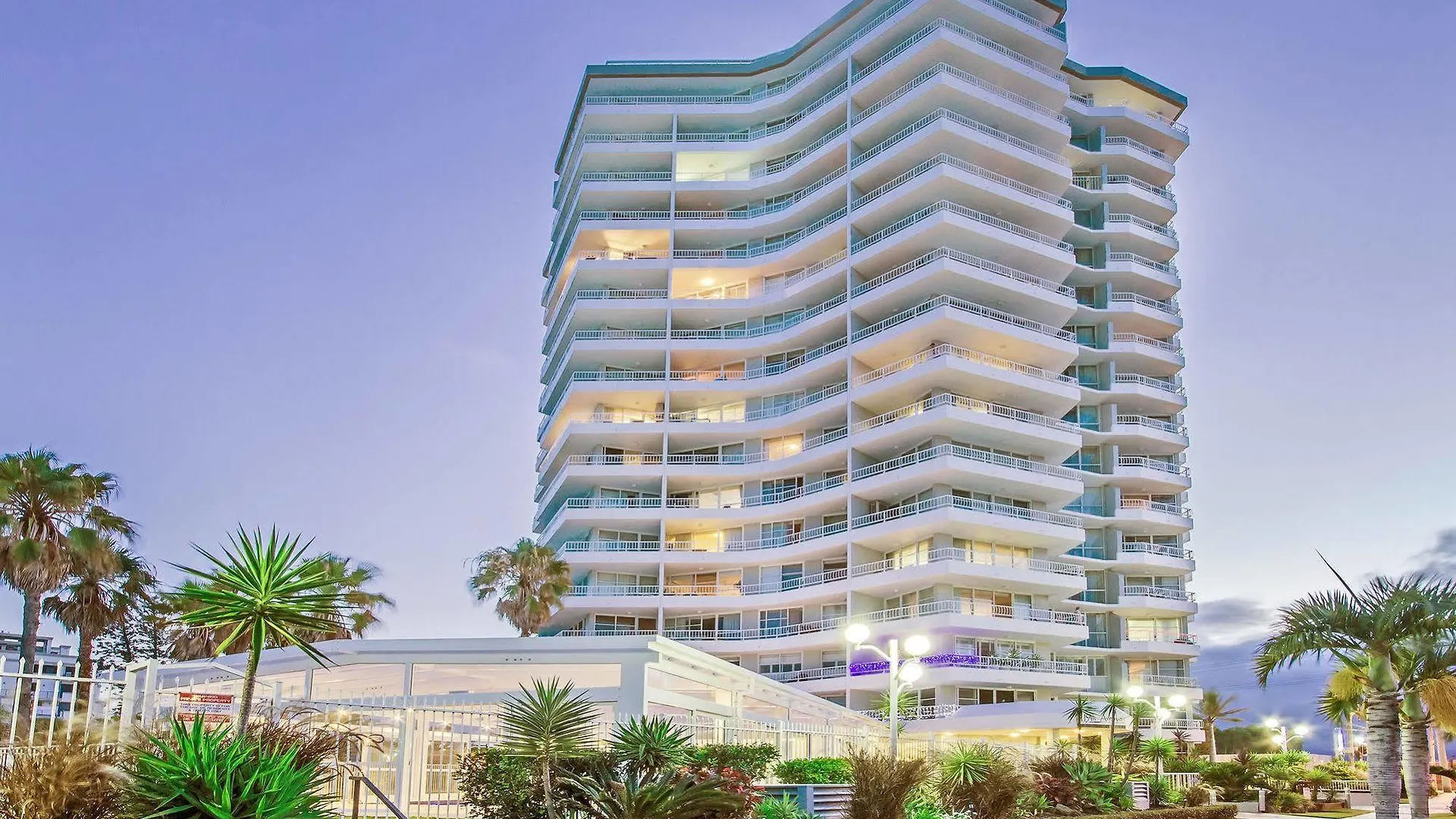 19Th Avenue On The Beach Gold Coast 4*,