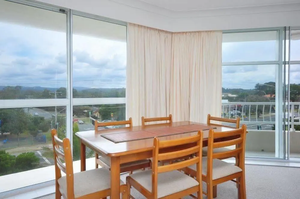 19Th Avenue On The Beach Gold Coast Australien